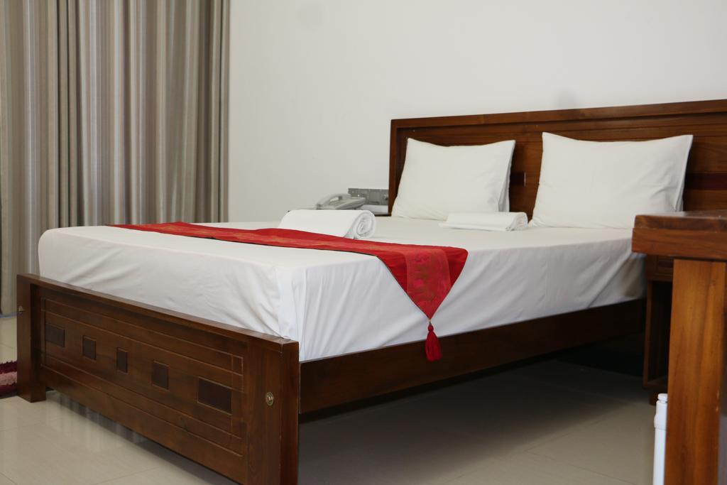 Us Hotel Jaffna Room photo