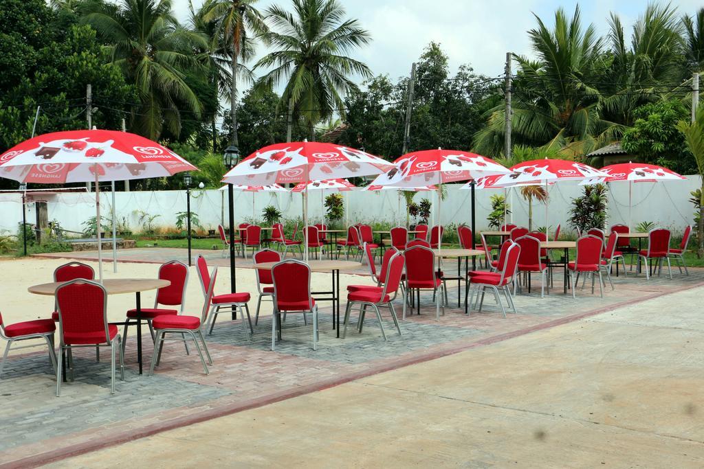 Us Hotel Jaffna Exterior photo