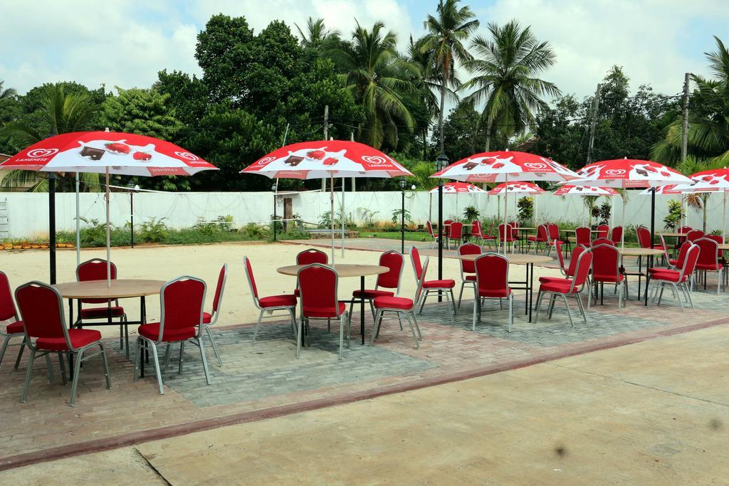 Us Hotel Jaffna Exterior photo