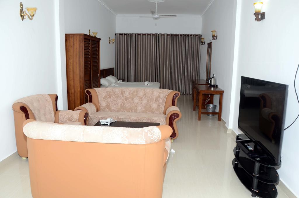 Us Hotel Jaffna Room photo