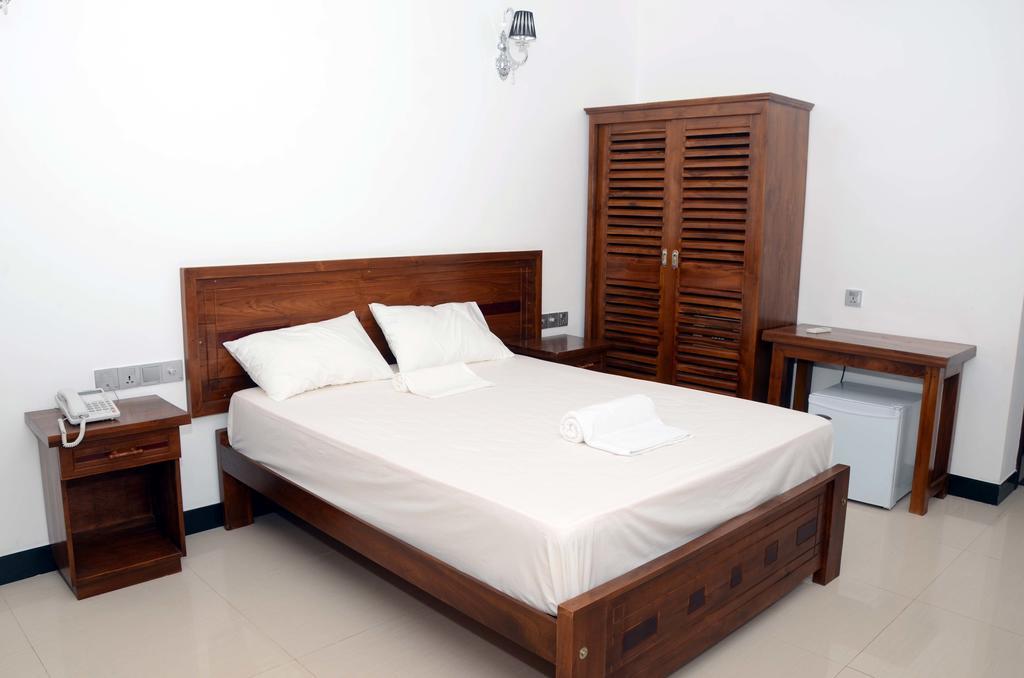 Us Hotel Jaffna Room photo