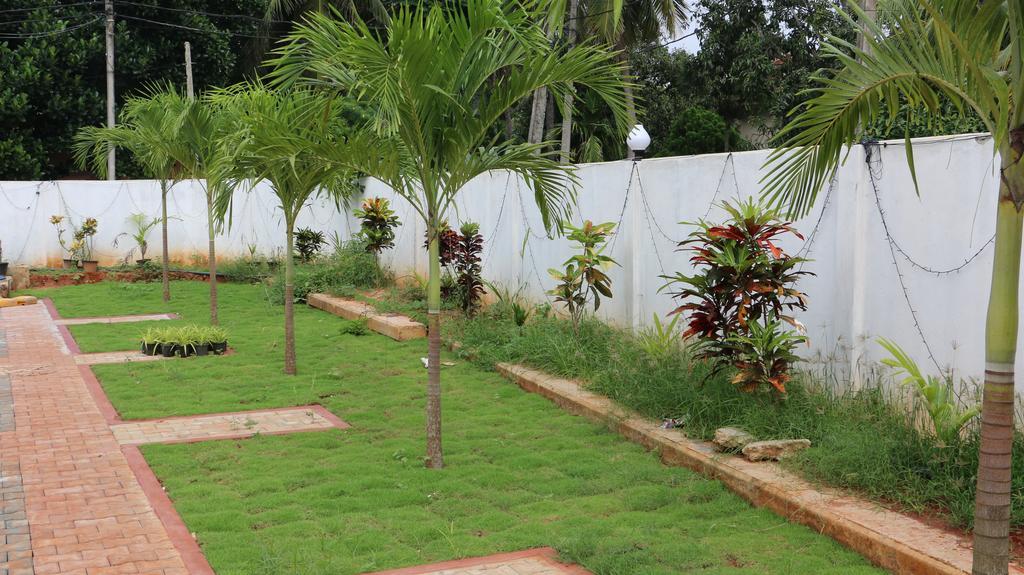 Us Hotel Jaffna Exterior photo