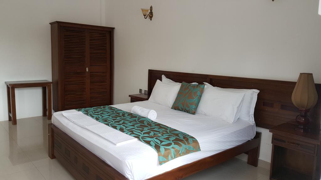 Us Hotel Jaffna Exterior photo