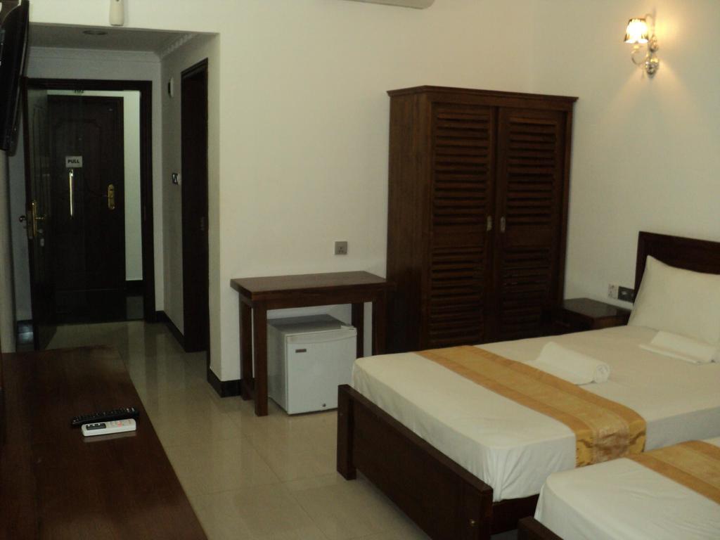Us Hotel Jaffna Room photo