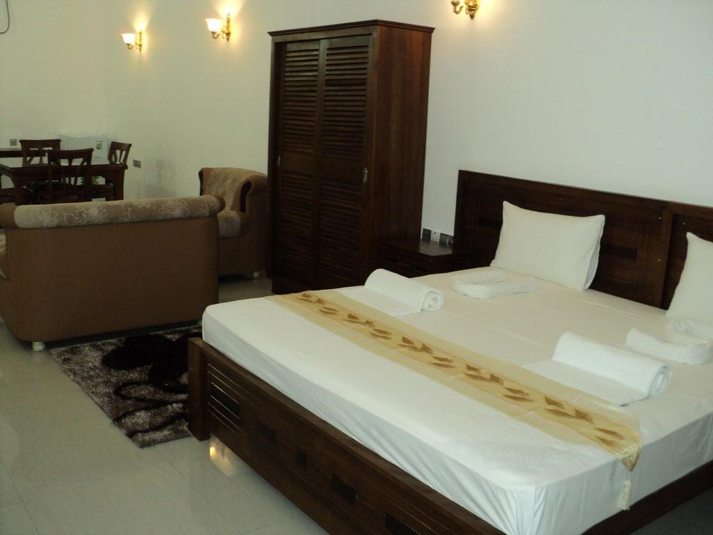 Us Hotel Jaffna Room photo